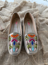 Load image into Gallery viewer, Embroidered Formal Loafers
